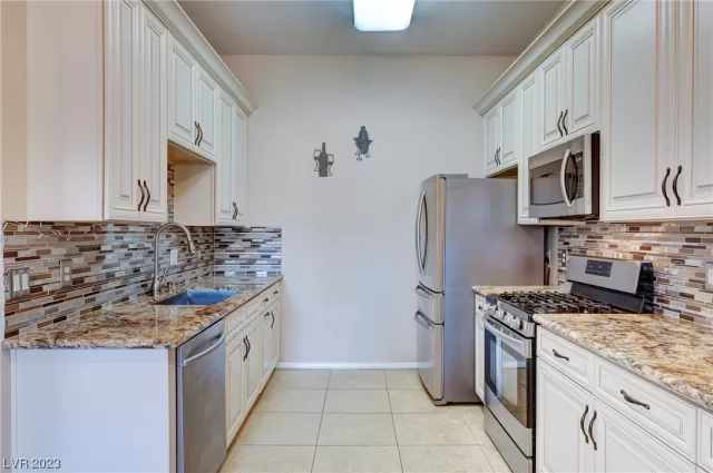 MLS: 2487266 Condo For Sale