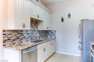 Photo #2: 2487266 Listing 