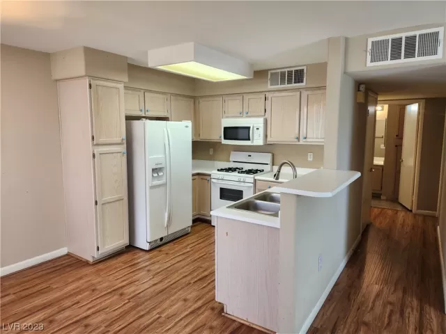 MLS: 2487276 Condo For Sale