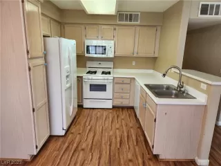 Photo #2: 2487276 Listing