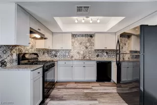 Photo #2: 2487306 Listing 