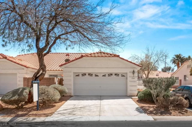 MLS: 2487309 Condo For Sale