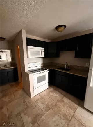 Photo #4: 2487312 Listing 
