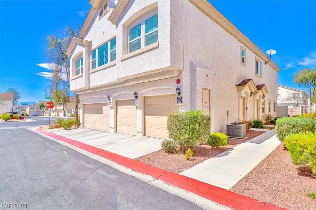 MLS: 2487352 Condo For Sale