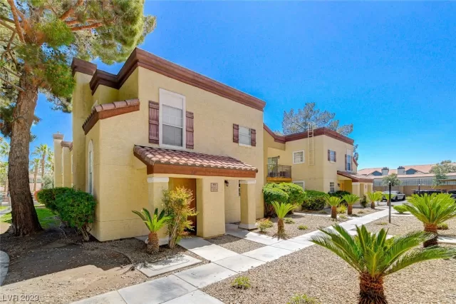 MLS: 2487355 Condo For Sale