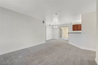 Photo #6: 2487355 Listing