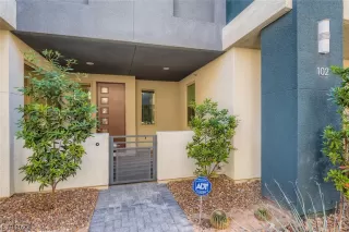 Photo #3: 2487356 Listing