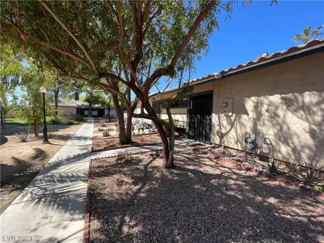 MLS: 2487366 Condo For Sale