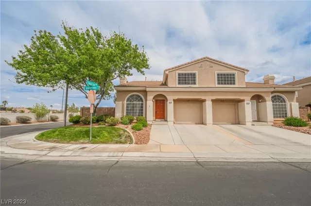 MLS: 2487378 Condo For Sale