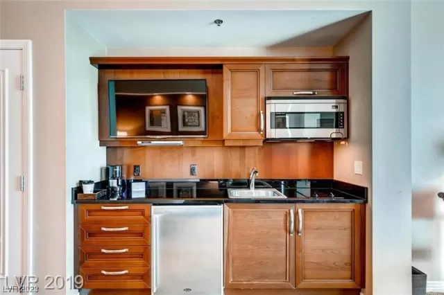 MLS: 2487446 Condo For Sale