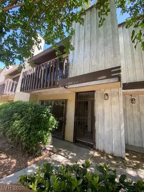 MLS: 2487463 Condo For Sale