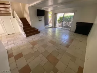 Photo #2: 2487463 Listing