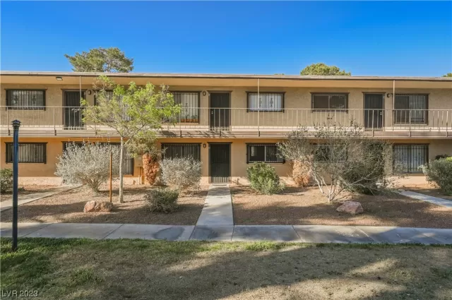 MLS: 2487493 Condo For Sale