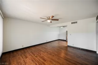 Photo #4: 2487493 Listing