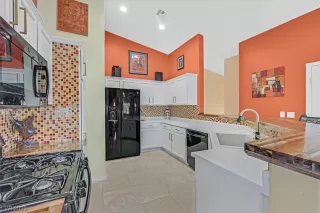 Photo #2: 2487552 Listing