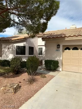 Photo #1: 2487561 Listing