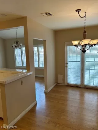 Photo #4: 2487561 Listing