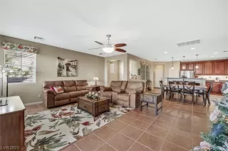 Photo #3: 2487580 Listing