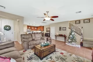 Photo #4: 2487580 Listing