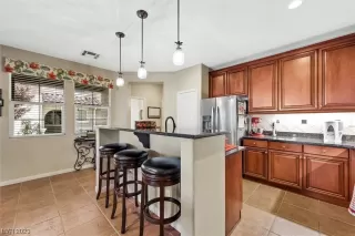 Photo #6: 2487580 Listing