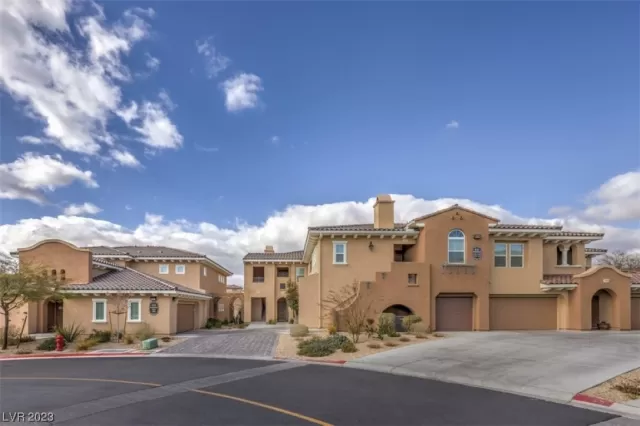 MLS: 2487593 Condo For Sale