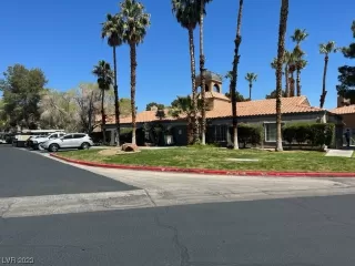 Photo #2: 2487615 Listing