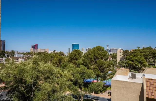 MLS: 2487627 Condo For Sale