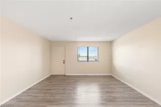 Photo #2: 2487659 Listing