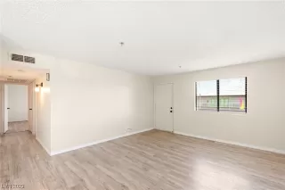 Photo #5: 2487659 Listing