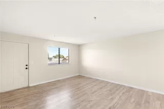 Photo #6: 2487659 Listing