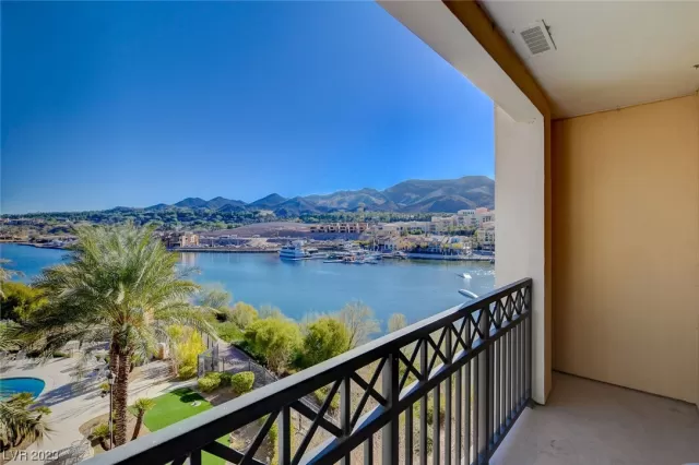 MLS: 2487678 Condo For Sale