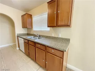 Photo #5: 2487709 Listing 