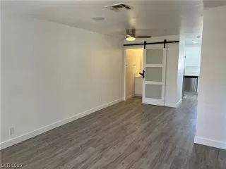 Photo #2: 2487711 Listing