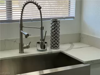 Photo #6: 2487711 Listing