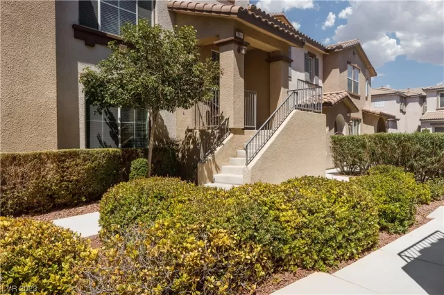 MLS: 2487749 Condo For Sale