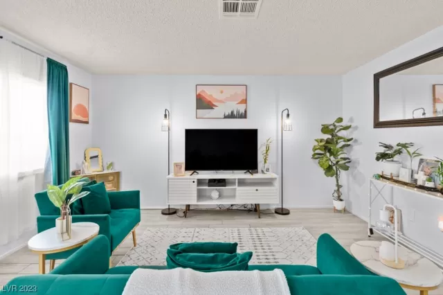 MLS: 2487751 Condo For Sale