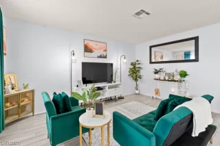 Photo #1: 2487751 Listing