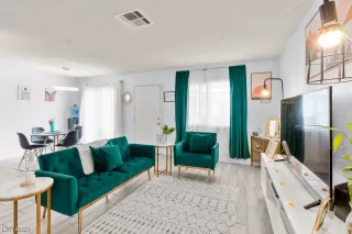 Photo #3: 2487751 Listing