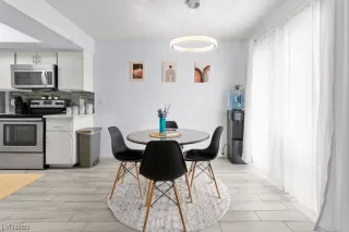 Photo #6: 2487751 Listing