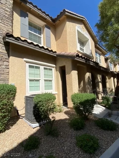 MLS: 2487756 Condo For Sale