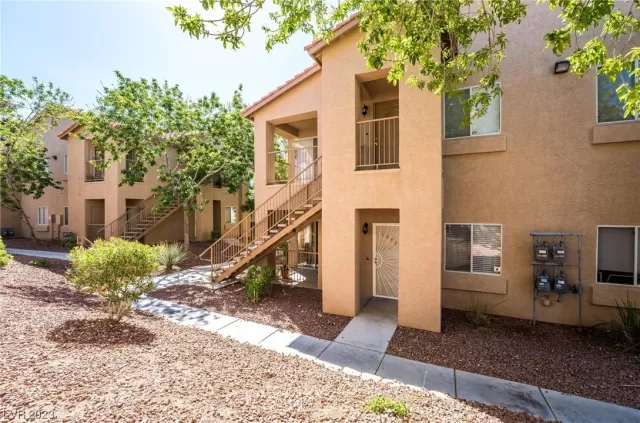 MLS: 2487762 Condo For Sale