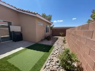 Photo #2: 2487765 Listing