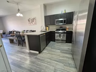 Photo #4: 2487765 Listing