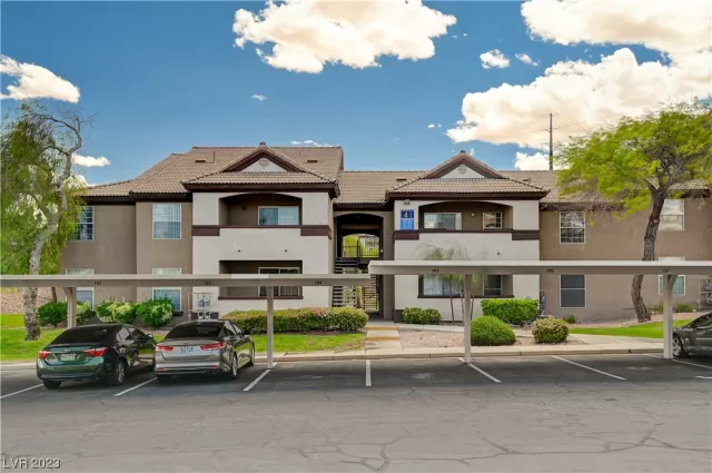 MLS: 2487771 Condo For Sale