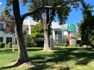 Photo #3: 2487810 Listing