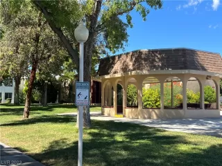 Photo #4: 2487810 Listing