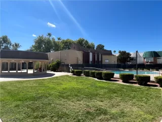 Photo #5: 2487810 Listing