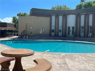 Photo #6: 2487810 Listing