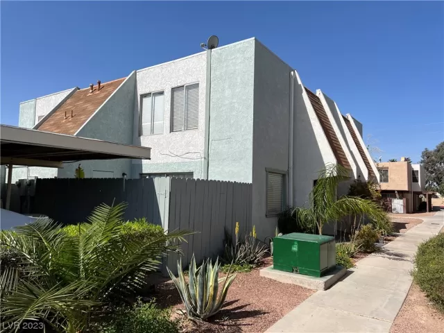 MLS: 2487818 Condo For Sale