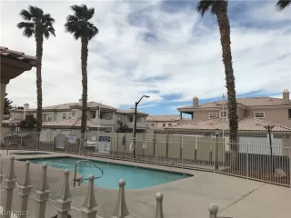 Photo #2: 2487835 Listing 